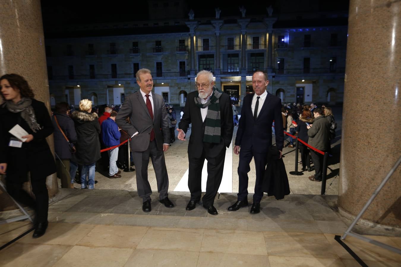 Manuel Campo Vidal, Gonzalo Suárez y Luis San Narciso, premios de honor. 