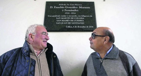 Miguel Angel Pérez y Carlos Fraga, con la placa colocada en memoria de Don Eusebio. 