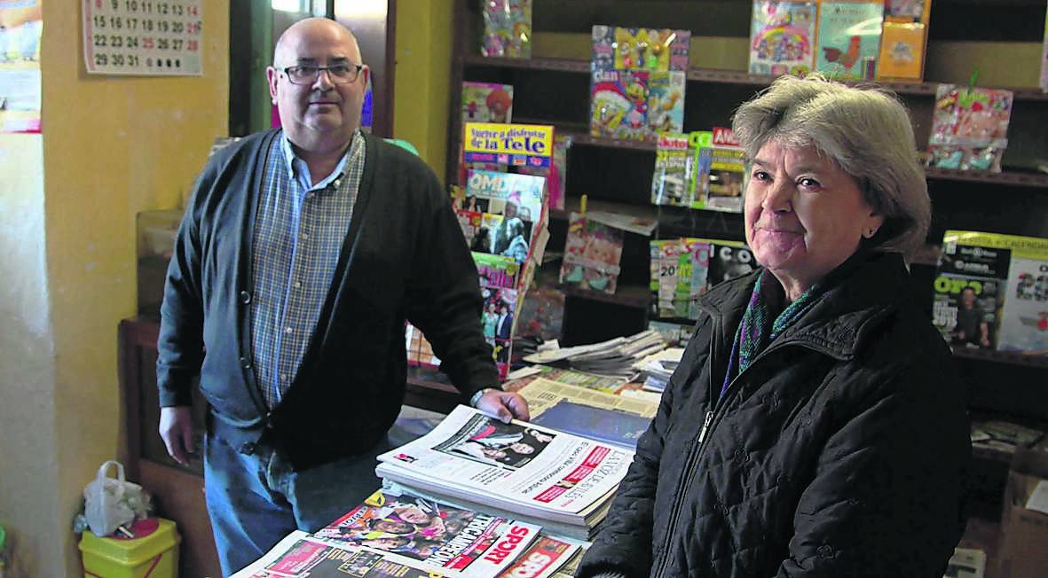 Martíntez y Tirador, en el interior de su antiguo local 