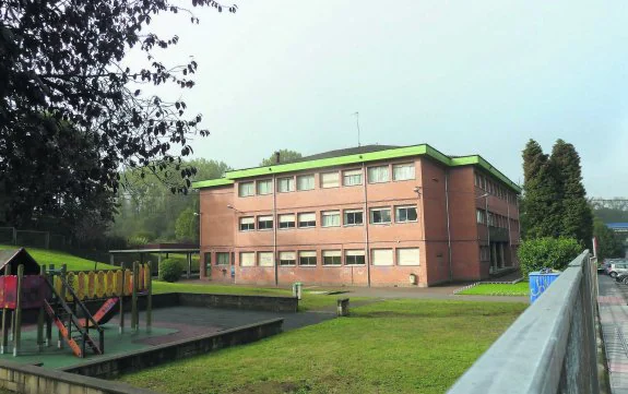 El colegio Santa Bárbara, de Lugones, es uno de los que dispone de servicio de comedor. 