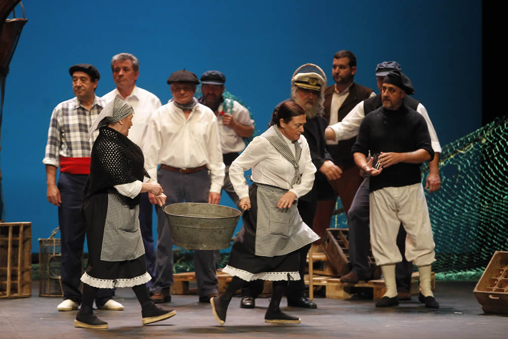 Un momento de la representación de 'La Promesa' en el Teatro Jovellanos. 