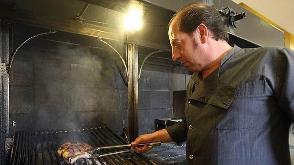 Francisco Javier Alvarez Hermida, 'Cuco', propietario del restaurante parrilla La Bolera.