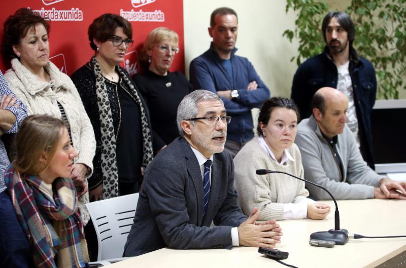 Rueda de prensa de Llamazares en la sede de Izquierda Unida Oviedo