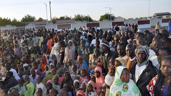 Algunos desplazados en un campo de refugiados en Maiduguri (Nigeria).