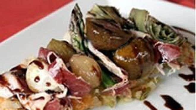 Tartaleta de verduras escabechadas y jamón ibérico