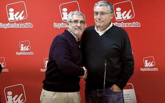 Gaspar Llamazares y Manuel González Orviz, ayer, tras conocerse los resultados de las votaciones.