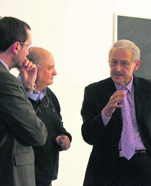 Greg Ludkovsky, con el director gerente y un técnico del ITMA. 