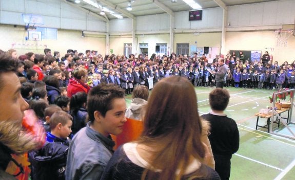 'Caramelos de paz' y bailes para celebrar el Día de la Paz