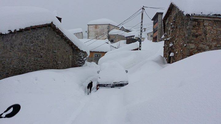 La nieve que cae en Sotres ya ha superado el metro y medio de espesor