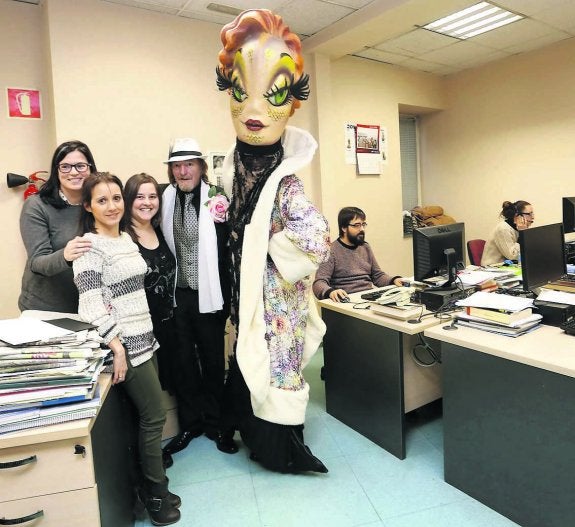 La sardina y Mr. Chof, ayer, en EL COMERCIO. 