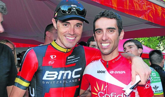 Samuel Sánchez y Dani Navarro, que se retiró el pasado fin de semana la Vuelta a Andalucía tras una caída. :: e. c.