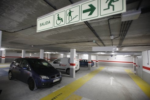 Plazas y señalización en el interior del aparcamiento. :: j. c. román