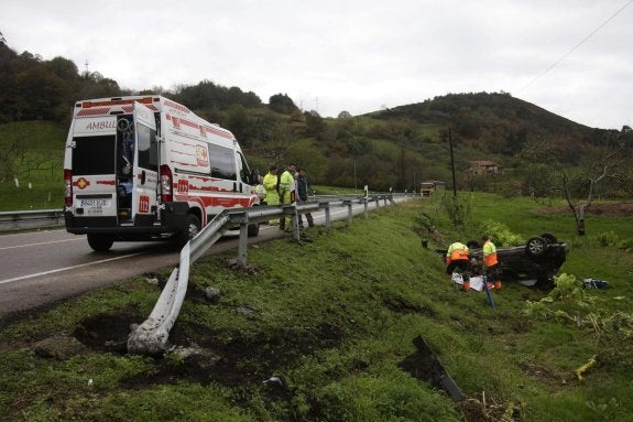 Uno de los siniestros registrados en la N-634 en la zona de Margolles durante el pasado diciembre, mes en el que comenzó el repunte de accidentes. 