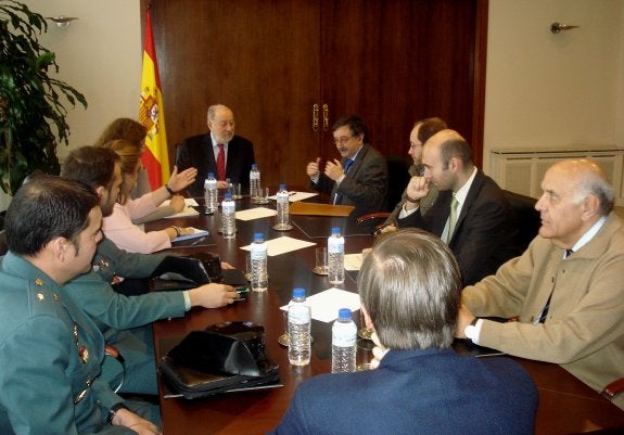 Un momento de la reunión mantenida por técnicos y autoridades. 