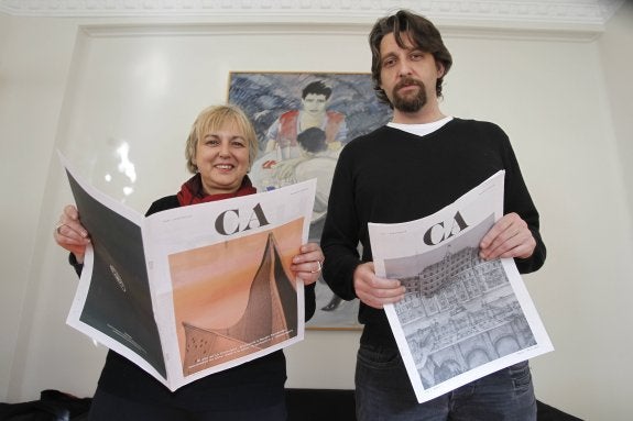 Yolanda Lobo e Ismael Juárez, con los números 0 y  1 de CA. 