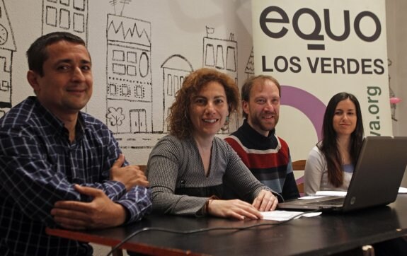 David Díaz, Pilar Calvo, Alberto Durán y Azulina Llano, de Equo, en la rueda de prensa de ayer. 