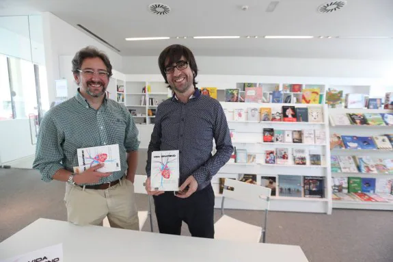 Arturo Téllez y Carlos Gil de Gómez, en el Niemeyer. 