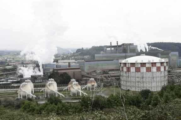 Imagen general de las instalaciones de la acería LD III de Avilés, situadas en Tabaza. 