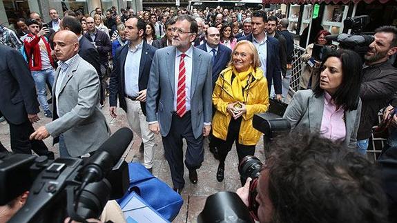 Rajoy trae a la campaña asturiana el discurso de la recuperación y las rebajas de impuestos