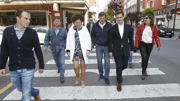 Javier Fernández estuvo hoy por Gijón con el candidato socialista a la alcaldía de Gijón, José María Pérez.