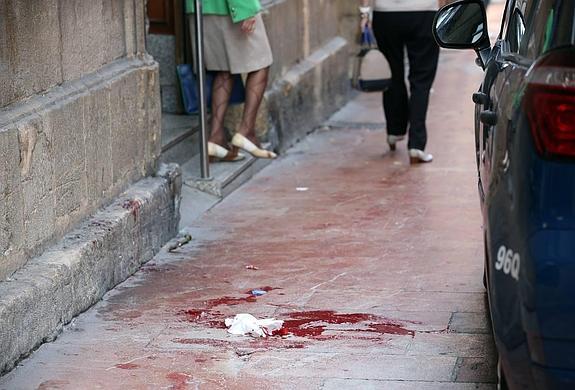 La agresión se produjo en plena calle y fue presenciada por varios testigos.