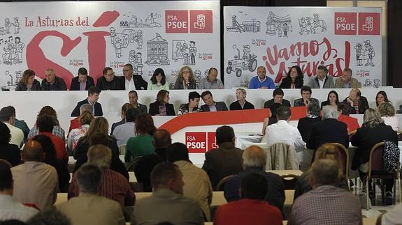 La reunión mantenida por el comité regional del PSOE hoy en Oviedo.