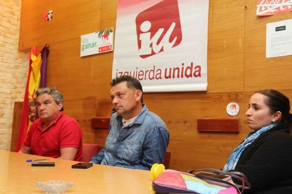 Marotías, Ardines y Alonso, ayer en la sede de IU de Llanes. 