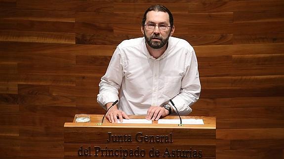 Emilio León, en la Junta General del Principado. 