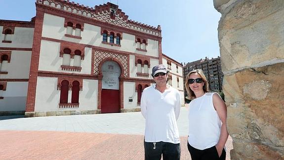 Isaac Turienzo y Ana Nebot ayer ante El Bibio.