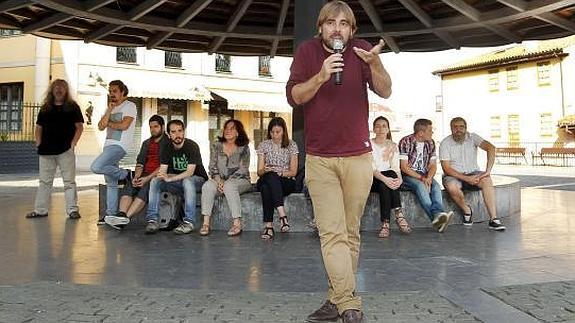 El secretario general de Podemos en Asturias, Daniel Ripa, durante la asamblea que han celebrado en Oviedo