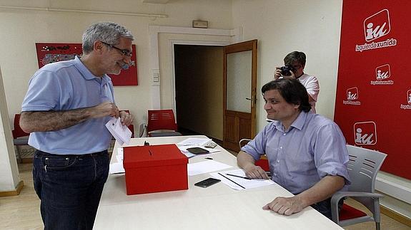 Gaspar Llamazares en la votación de esta tarde. 