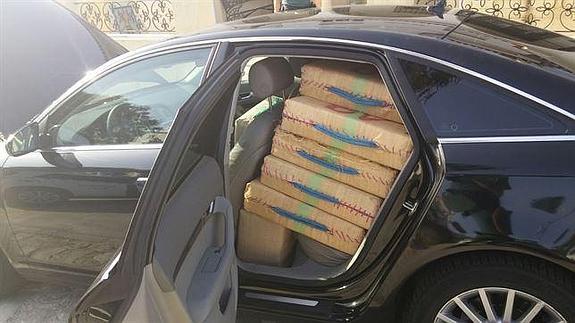 Detenido en Algeciras con 900 kilos de hachís en el coche, parte en los asientos traseros