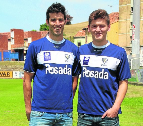 Pablo Hernández y Álvaro Viña, ayer en Miramar. 