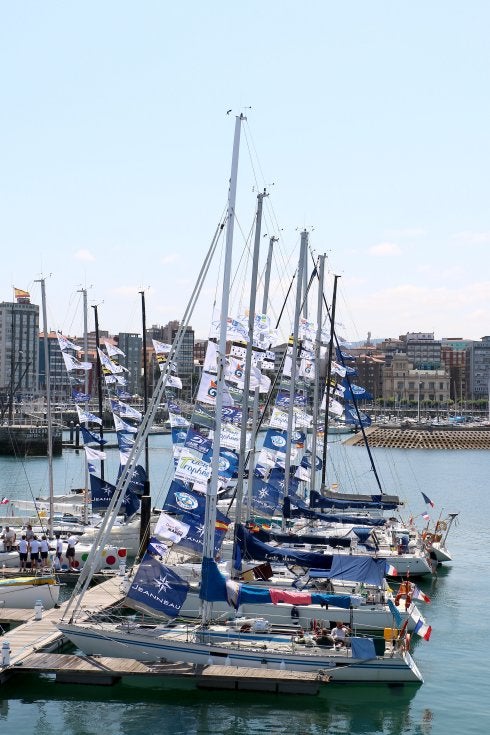 Pantalanes del puerto deportivo gijonés. 