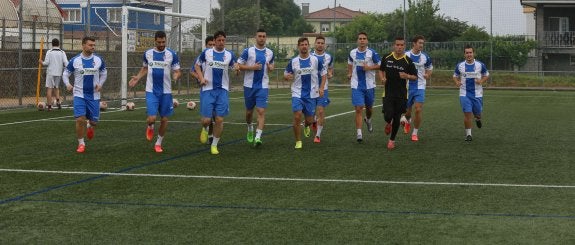 Nacho Méndez, Pantiga, Cristian, Vázquez, Jorge Fidalgo, Borja Noval, Emilio y Luismi realizan carrera continua en la primera sesión preparatoria del Real Avilés.