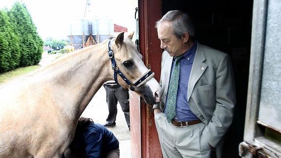 Wenceslao López, esta mañana, visitando el centro.