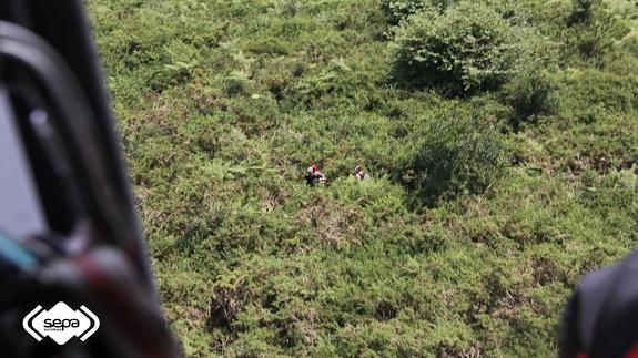 Rescatan a tres senderistas que se desorientaron al realizar una ruta en Tellego, Ribera de Arriba