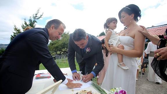 Los primeros de Asturias en casarse ante notario