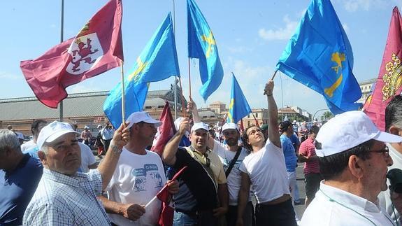 La 'marcha blanca' lleva a Madrid su reivindicación de un precio justo para la leche