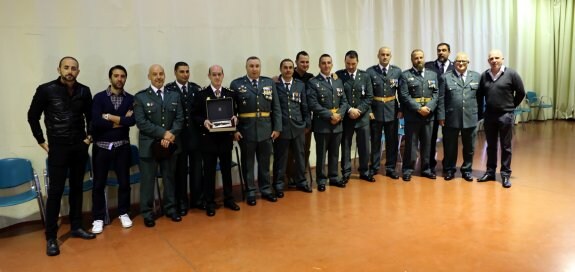 Miembros de la Policía Nacional, Guardia Civil y Policía Local en Noreña. 