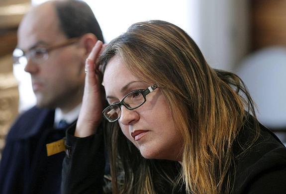 Marta Renedo, durante su comparecencia en la Junta General en la comisión del 'caso Renedo', el 19 de febrero de 2013, cita en la que se acogió a su derecho a no declarar.