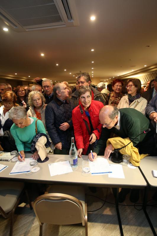 Un momento del discurso de creación de la Plataforma Cívica por los Premios Princesa de Asturias ante un repleto salón del hotel Principado. 