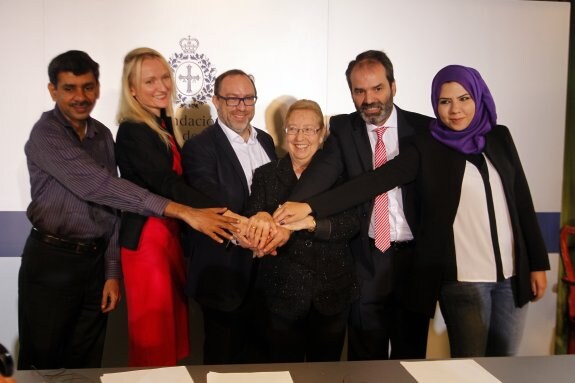 Jeevan José, Lila Tretikov, Jimmy Wales, Lourdes Cardenal, Patricio Lorente y Ravan Jaafar Al-Taie, en el Reconquista. 