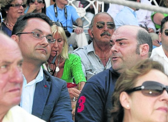 Manuel Pecharromán y Agustín Iglesias Caunedo, en la plaza de toros de Gijón. 