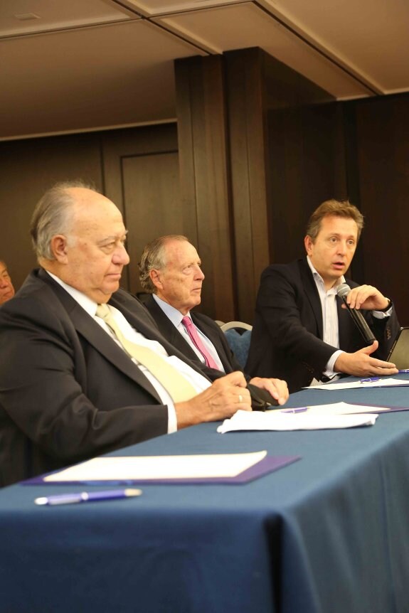 De izquierda a derecha, Humberto Calderón, Álvarez del Manzano y Javier Cremades. 