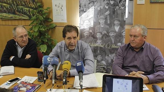 Alberto Rubio, Pulgar y Ángel Orviz, ayer, en Oviedo. 