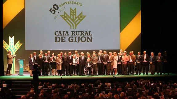 La Caja Rural de Gijón celebra sus 50 años  de trabajo cercano y «sin perder el tiempo»