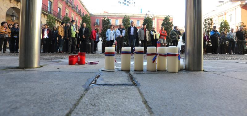 Concentración frente al Ayuntamiento de Gijón. 