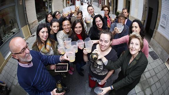 Los vecinos de la Merced celebran la decisión de no cambiar el nombre a su calle.