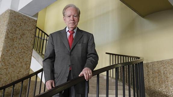José Luis (Pepín) Corripio ayer, en las escaleras de la Universidad laboral.